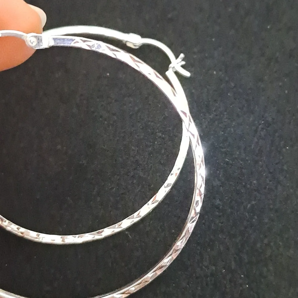 Sterling Silver Diamond Cut Hoop Earrings‎